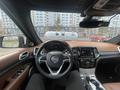 Jeep Grand Cherokee 2021 годаүшін30 700 000 тг. в Астана – фото 9