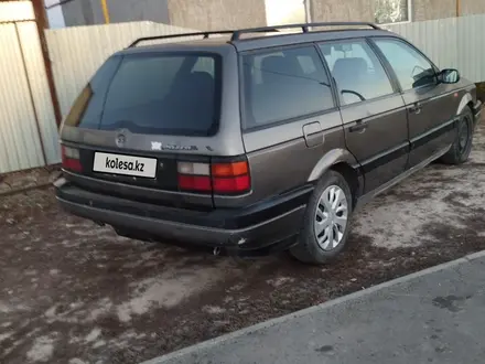 Volkswagen Passat 1993 года за 1 300 000 тг. в Аксай – фото 4