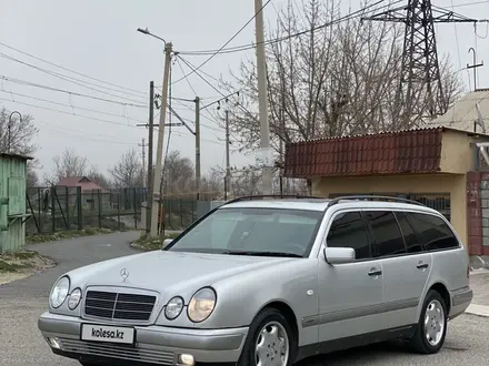 Mercedes-Benz E 220 1998 года за 2 850 000 тг. в Шымкент