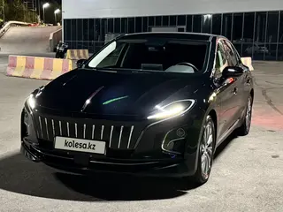 Hongqi E-QM5