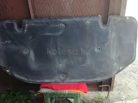 Капот.Т25 кузов Авенсис оригинальный за 25 000 тг. в Рудный – фото 4