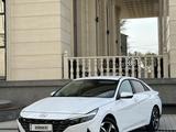 Hyundai Elantra 2023 годаfor10 500 000 тг. в Алматы