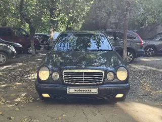 Mercedes-Benz E 240