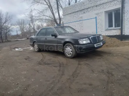 Mercedes-Benz E 220 1995 года за 1 600 000 тг. в Аксу