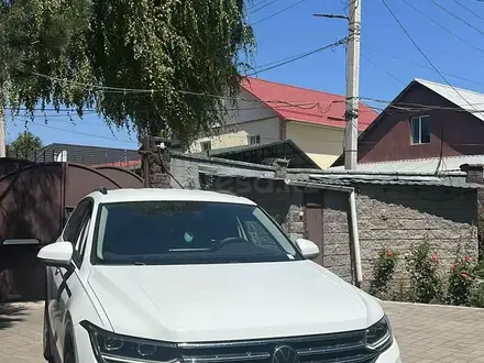 Volkswagen Tiguan 2022 года за 13 500 000 тг. в Алматы
