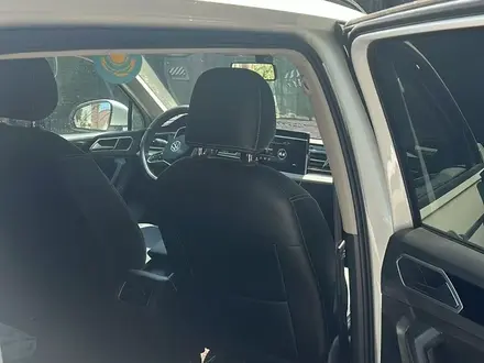 Volkswagen Tiguan 2022 года за 13 500 000 тг. в Алматы – фото 5