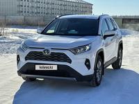 Toyota RAV4 2021 годаfor13 900 000 тг. в Актобе