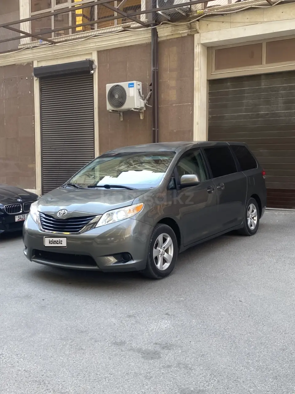 Toyota Sienna, 2012