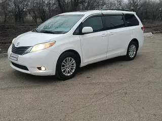 Toyota Sienna, 2012