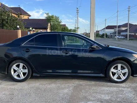Toyota Camry 2014 года за 8 000 000 тг. в Атырау – фото 4