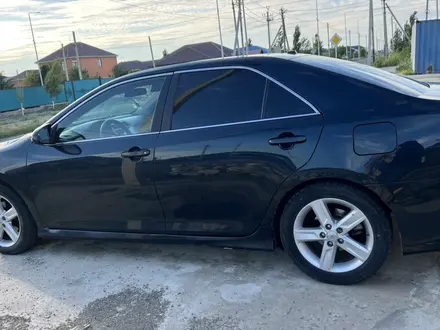 Toyota Camry 2014 года за 8 000 000 тг. в Атырау – фото 6