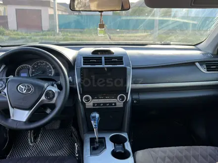 Toyota Camry 2014 года за 8 000 000 тг. в Атырау – фото 9