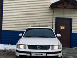 Volkswagen Passat 1998 года за 1 500 000 тг. в Балхаш – фото 2