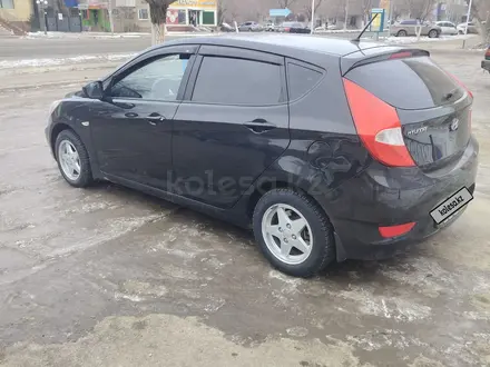 Hyundai Solaris 2013 года за 4 200 000 тг. в Актобе – фото 4