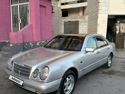 Mercedes-Benz E 320 2000 года за 4 000 000 тг. в Актау – фото 2