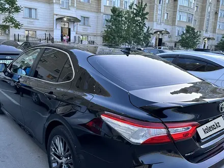 Toyota Camry 2021 года за 18 500 000 тг. в Актау – фото 4