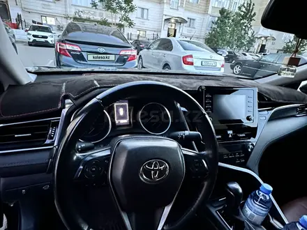 Toyota Camry 2021 года за 18 500 000 тг. в Актау – фото 8