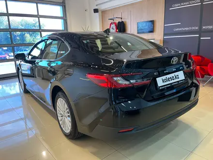 Toyota Camry Elegance 2025 года за 18 690 000 тг. в Караганда – фото 4