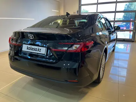 Toyota Camry Elegance 2025 года за 18 690 000 тг. в Караганда – фото 6