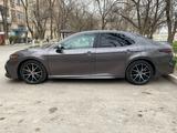 Toyota Camry 2022 года за 14 000 000 тг. в Тараз – фото 4