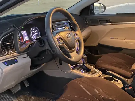 Hyundai Elantra 2018 года за 5 000 000 тг. в Атырау – фото 9