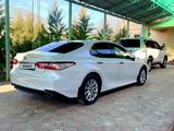 Toyota Camry 2018 года за 13 500 000 тг. в Кызылорда – фото 2