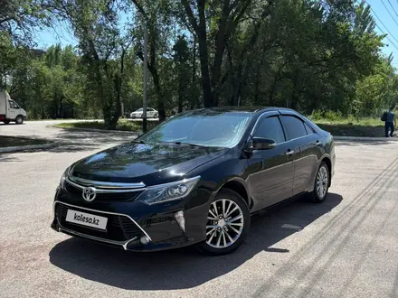 Toyota Camry 2015 года за 9 500 000 тг. в Алматы – фото 2