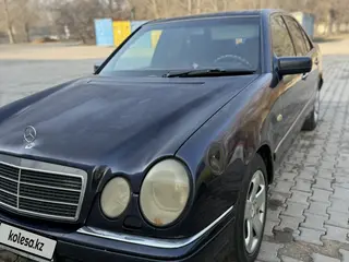 Mercedes-Benz E 230