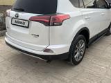 Toyota RAV4 2018 года за 13 200 000 тг. в Жанаозен – фото 4