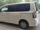 Toyota Voxy 2008 года за 4 500 000 тг. в Атырау – фото 2