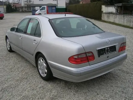 Mercedes-Benz E 230 1999 года за 20 000 тг. в Алматы – фото 2