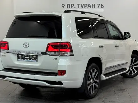 Toyota Land Cruiser Luxe 2017 года за 29 000 000 тг. в Астана – фото 18