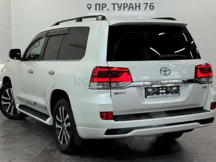 Toyota Land Cruiser Luxe 2017 года за 29 000 000 тг. в Астана – фото 2