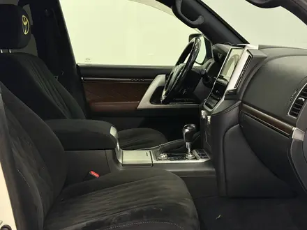 Toyota Land Cruiser Luxe 2017 года за 29 000 000 тг. в Астана – фото 6