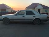 Mercedes-Benz E 260 1986 годаүшін550 000 тг. в Петропавловск – фото 2