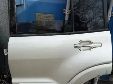 Дверь задняя левая на мицубиси паджеро 2005г за 40 000 тг. в Алматы