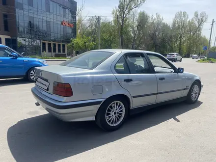 BMW 320 1995 года за 1 650 000 тг. в Алматы – фото 4