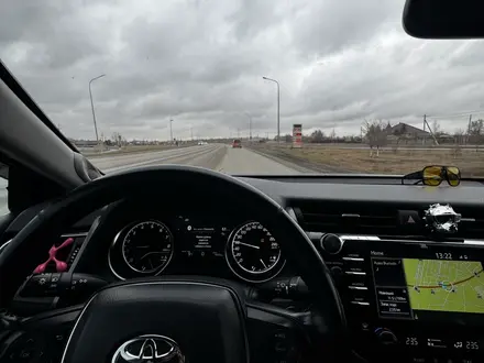 Toyota Camry 2018 года за 11 500 000 тг. в Костанай – фото 14