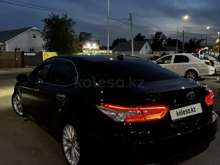 Toyota Camry 2018 года за 11 500 000 тг. в Костанай – фото 17