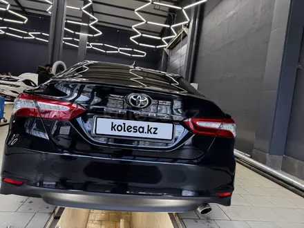 Toyota Camry 2018 года за 11 500 000 тг. в Костанай – фото 4