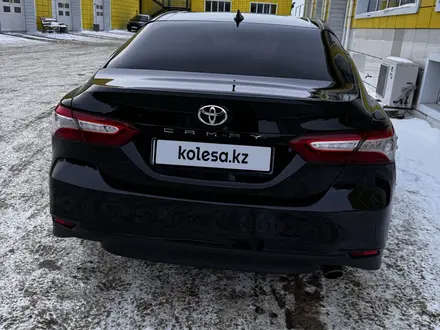 Toyota Camry 2018 года за 11 500 000 тг. в Костанай – фото 3
