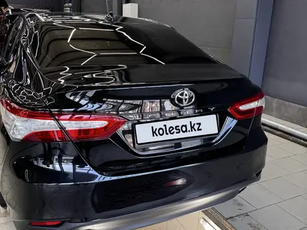 Toyota Camry 2018 года за 11 500 000 тг. в Костанай – фото 7