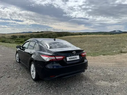 Toyota Camry 2018 года за 11 500 000 тг. в Костанай – фото 9