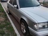 Mercedes-Benz E 200 1993 годаүшін2 100 000 тг. в Усть-Каменогорск – фото 4