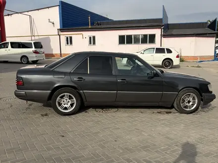 Mercedes-Benz E 230 1992 года за 1 350 000 тг. в Алматы – фото 3