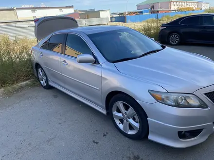 Toyota Camry 2010 года за 6 800 000 тг. в Атырау – фото 2