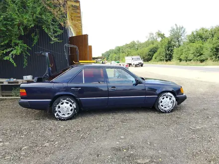 Mercedes-Benz E 220 1991 года за 2 300 000 тг. в Шымкент – фото 16