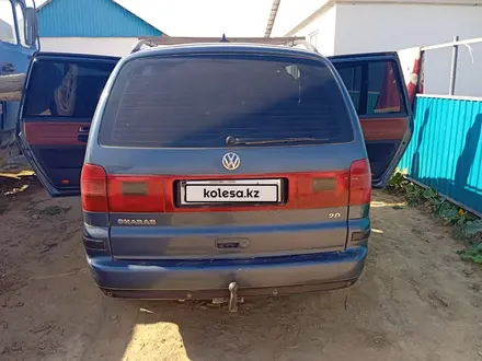 Volkswagen Sharan 2001 года за 3 500 000 тг. в Уральск – фото 2