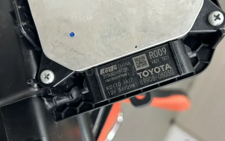 Фара на Toyota camry 70 оригинал за 295 000 тг. в Алматы