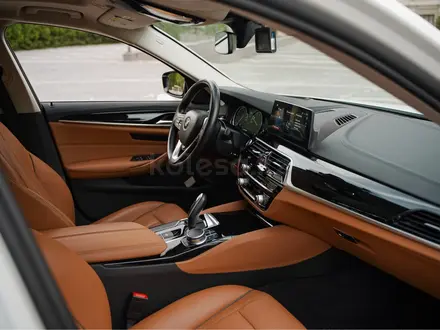 BMW 520 2018 года за 13 800 000 тг. в Алматы – фото 15